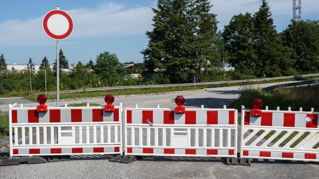 Eine abgesperrte Baustelle